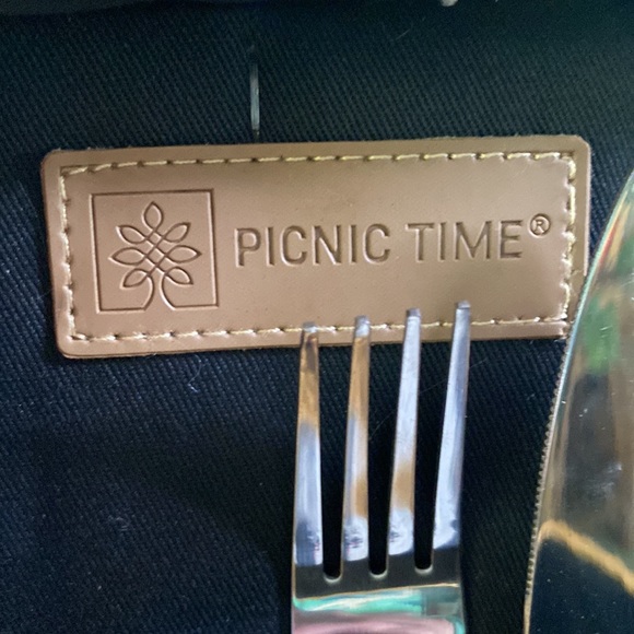Disney Mickey and Minnie Mouse Picnic Time Champion Picnic Basket - Serves Two - Picture 7 of 16